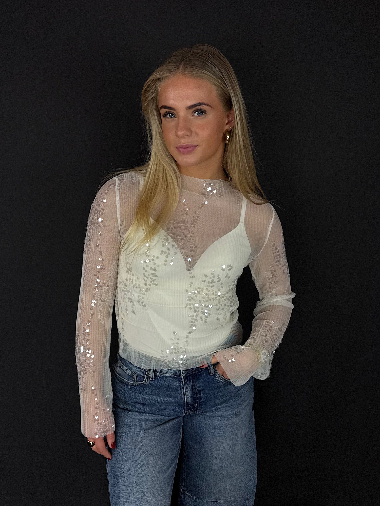 Mesh top met pailletten - wit