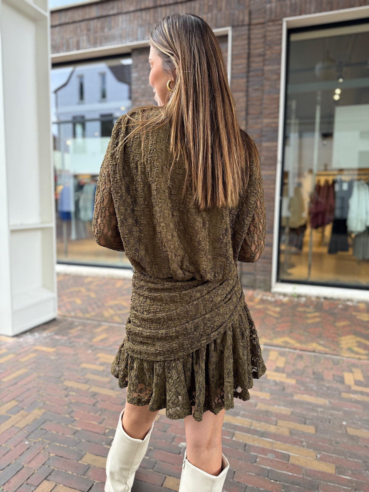 Olijfgroene kanten jurkje Hind