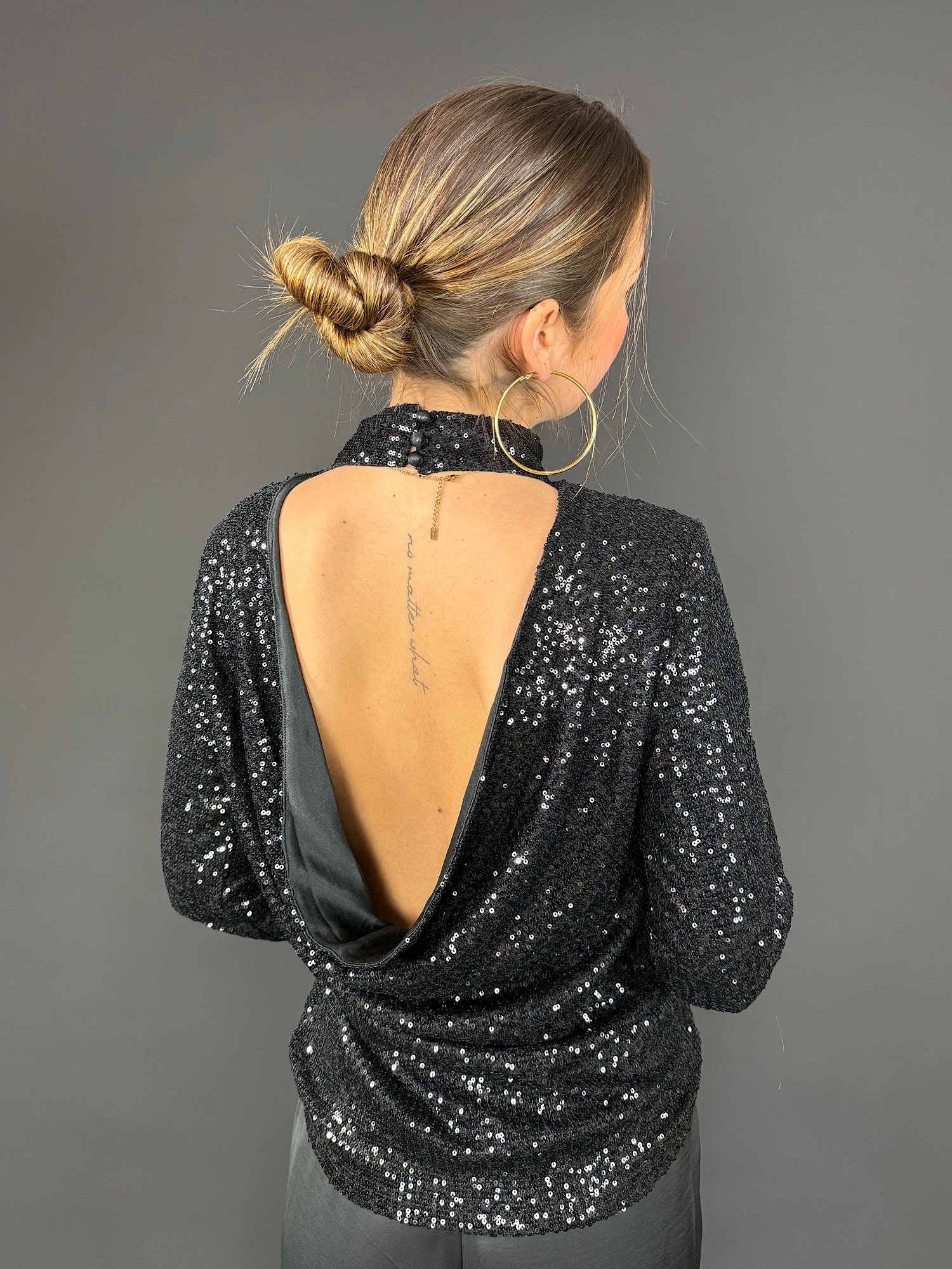 Top met open rug Esmay - zwart