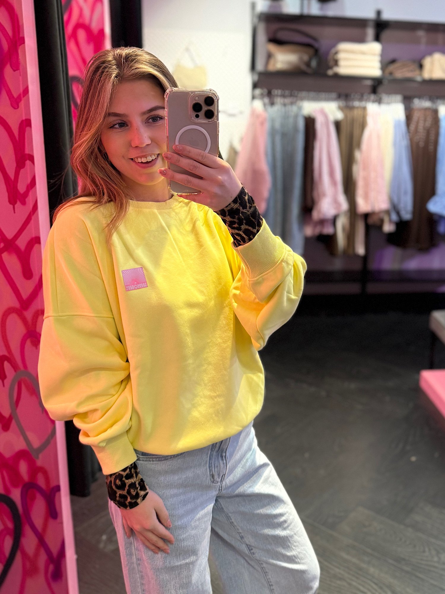 Sweater met patch Amour- geel