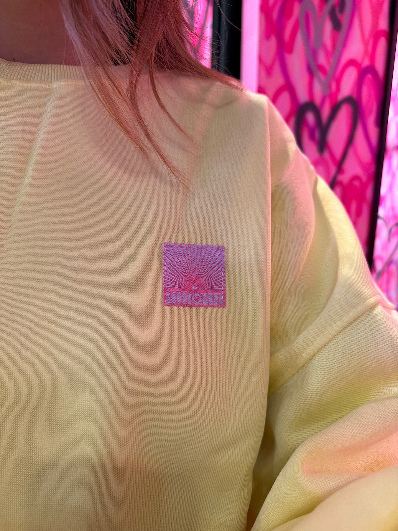 Sweater met patch Amour- geel